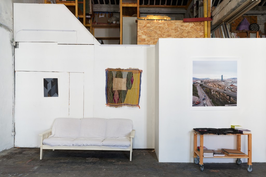 à gauche Jean Laube, au centre Cécile Savelli à droite Martine Derain et Dalila Mahdjoub